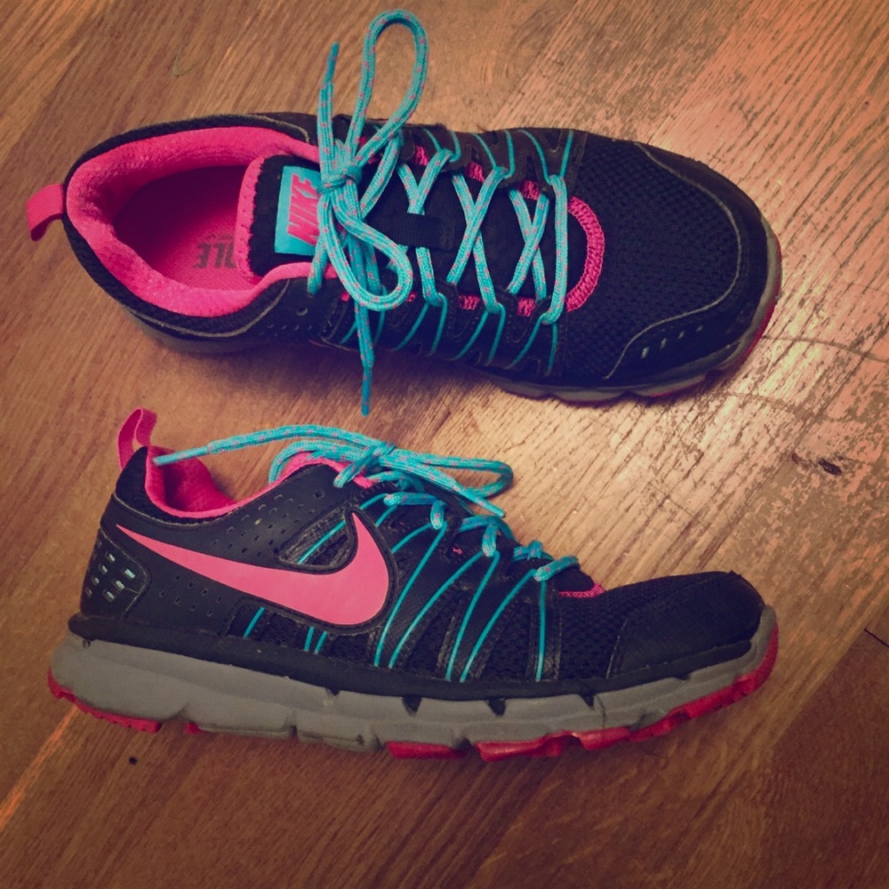 NIKE Flex Sneakers